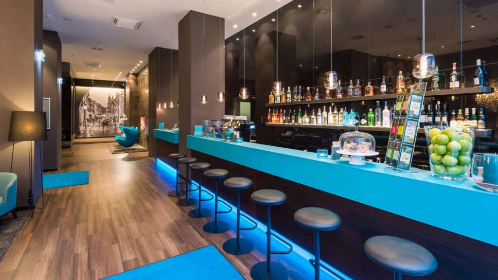 Motel One bar